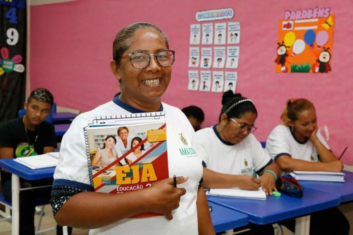 O Programa Brasil Alfabetizado abre portas para a educação e transforma vidas, promovendo a inclusão de jovens e adultos no mundo da leitura e escrita.